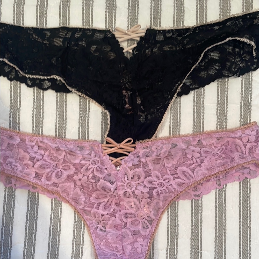Bundle of 2 VS thongs